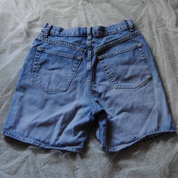 Vintage Gap Classic Mom Shorts - Picture 2 of 2